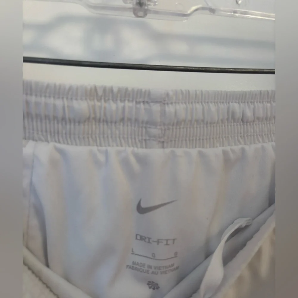Women’s White Nike Shorts - Picture 3 of 3